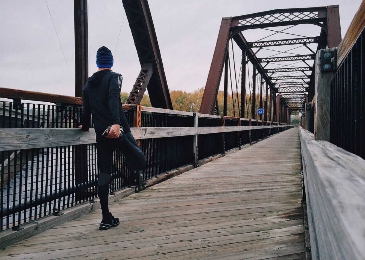 runner stretching on brider